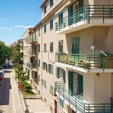 Elegantan * Спліт